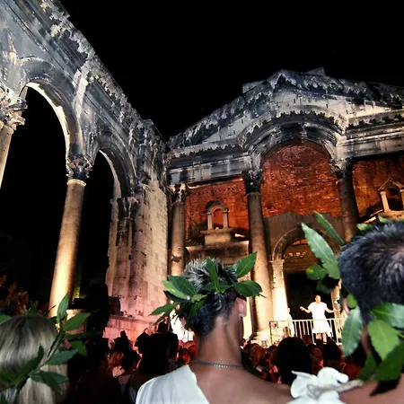 Apartment Ballerina-luxury & Modern, Sea View, Private Garage Parking, Eeasy Access To & Old Town *